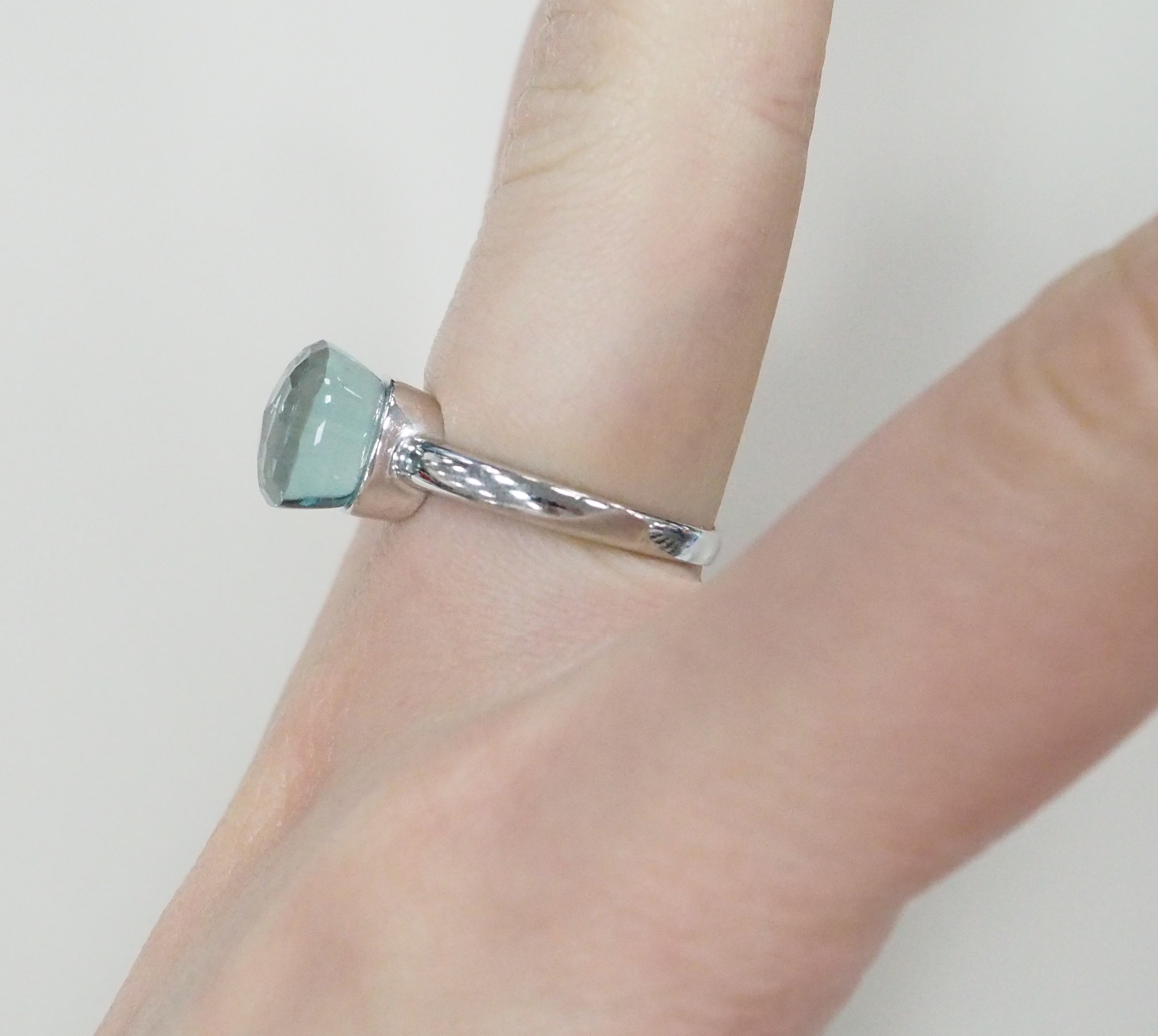 Серебряное кольцо с кварцем